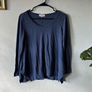 No comment small blue Assymetrical hem top
